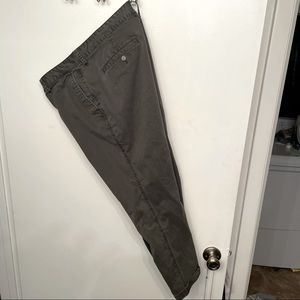 GAP girlfriend khaki pants 🌺🌸🌺